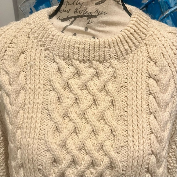 Carraig Donn Traditional Unisex Aran Wool Handknit Pullover Sweater in Cream - Picture 7 of 15
